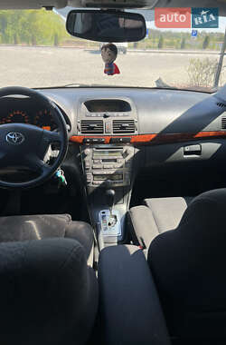 Седан Toyota Avensis 2004 в 