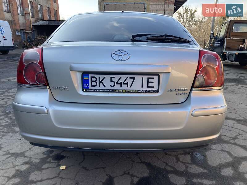 Лифтбек Toyota Avensis 2006 в Ровно
