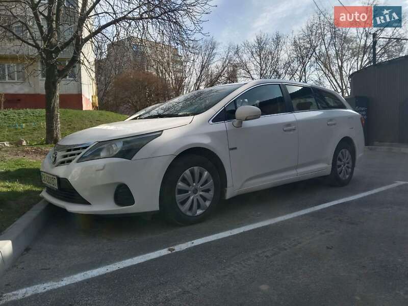 Універсал Toyota Avensis 2012 в Чернігові