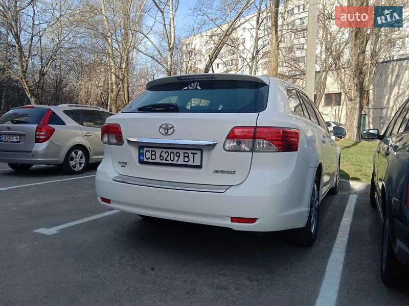 Універсал Toyota Avensis 2012 в Чернігові