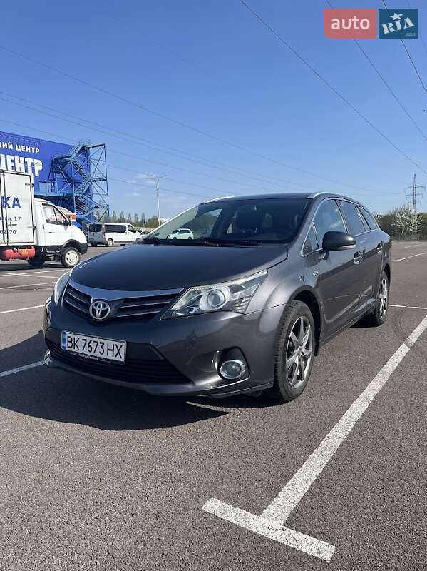 Універсал Toyota Avensis 2012 в Рівному