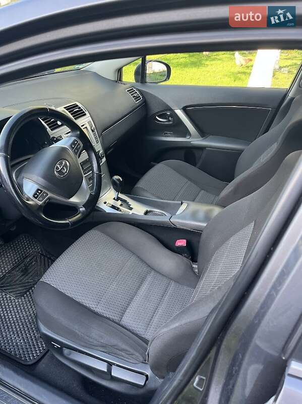 Універсал Toyota Avensis 2012 в Рівному