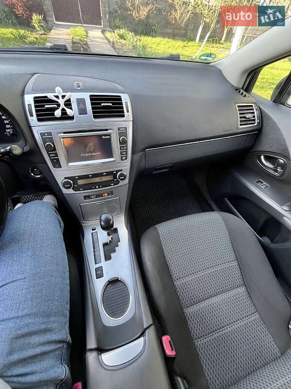 Універсал Toyota Avensis 2012 в Рівному