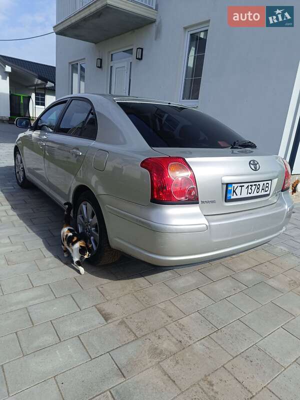 Седан Toyota Avensis 2008 в Коломиї