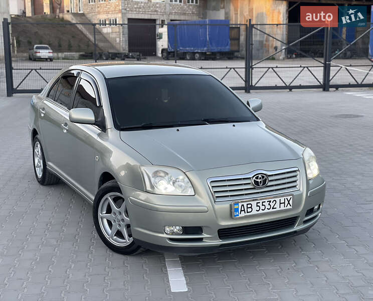 Ліфтбек Toyota Avensis 2004 в 