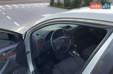 Ліфтбек Toyota Avensis 2004 в 