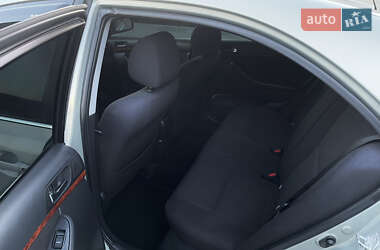 Ліфтбек Toyota Avensis 2004 в 