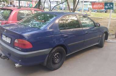 Седан Toyota Avensis 2000 в 