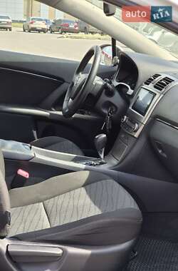 Седан Toyota Avensis 2011 в 