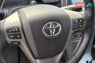 Седан Toyota Avensis 2011 в 