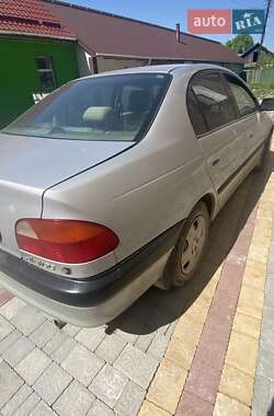 Седан Toyota Avensis 1999 в 