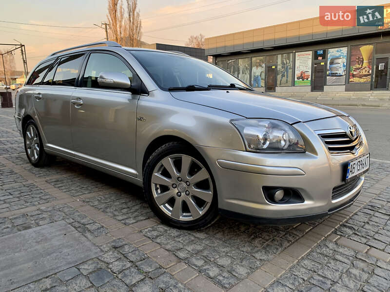 Универсал Toyota Avensis 2008 в Гайвороне