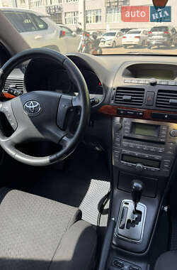 Седан Toyota Avensis 2005 в 