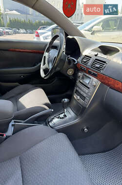 Седан Toyota Avensis 2005 в 