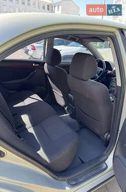 Седан Toyota Avensis 2005 в 