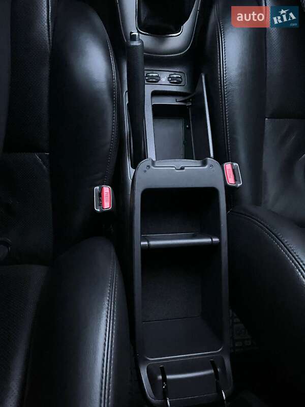 Універсал Toyota Avensis 2008 в Житомирі