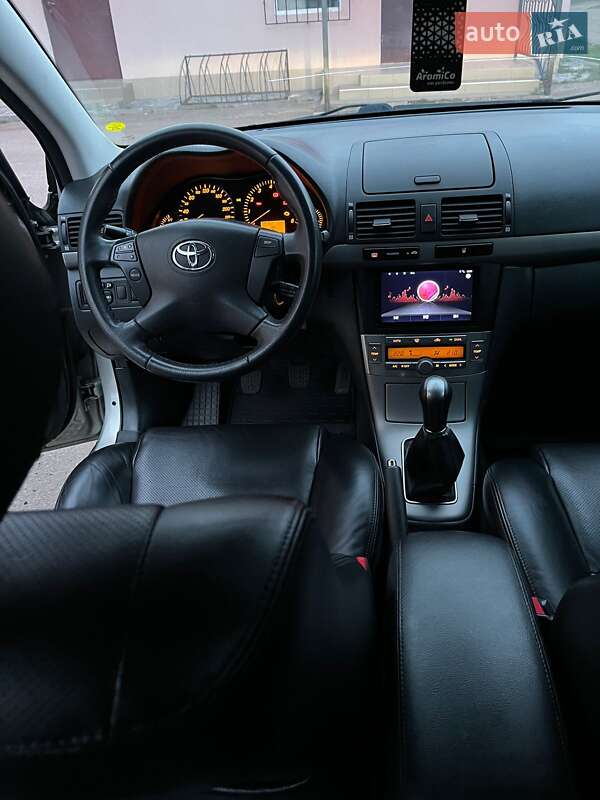 Універсал Toyota Avensis 2008 в Житомирі