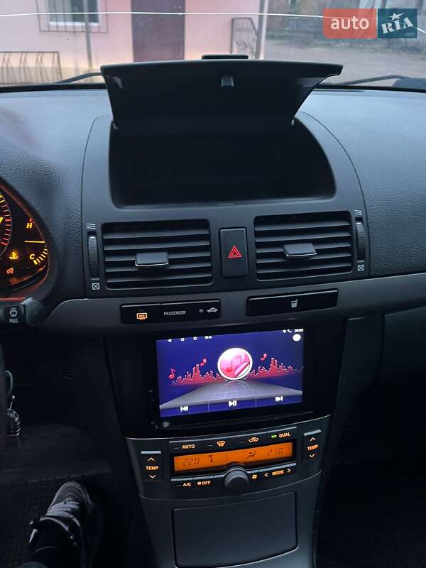 Універсал Toyota Avensis 2008 в Житомирі
