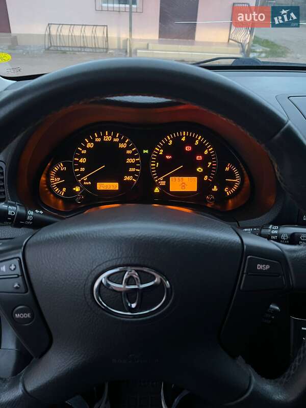 Універсал Toyota Avensis 2008 в Житомирі