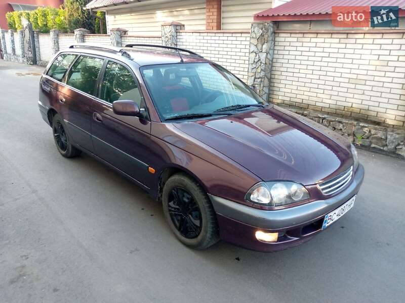 Универсал Toyota Avensis 1999 в 