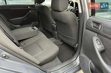 Універсал Toyota Avensis 2004 в 
