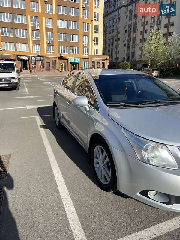 Седан Toyota Avensis 2008 в Киеве