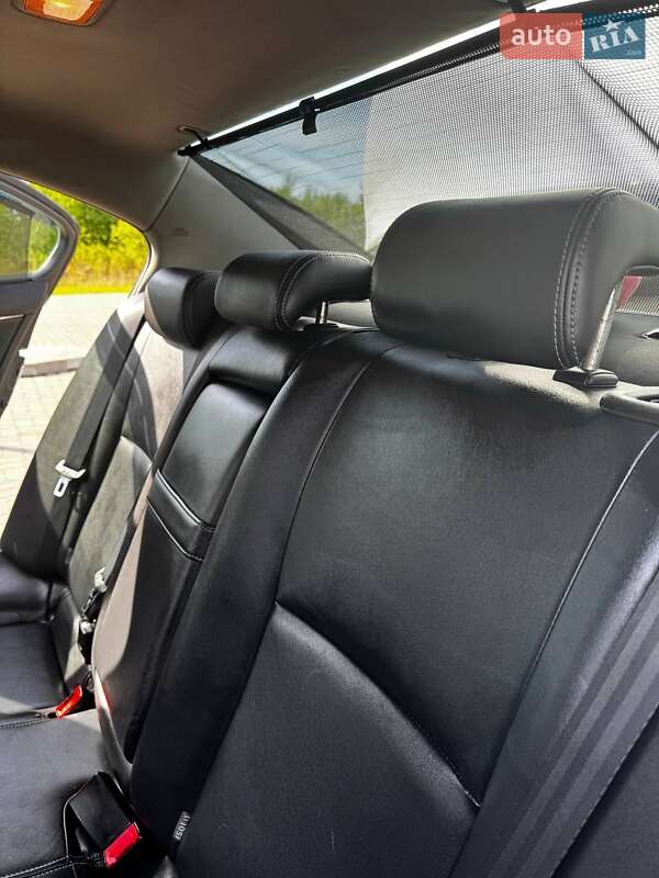 Седан Toyota Avensis 2009 в Стрые