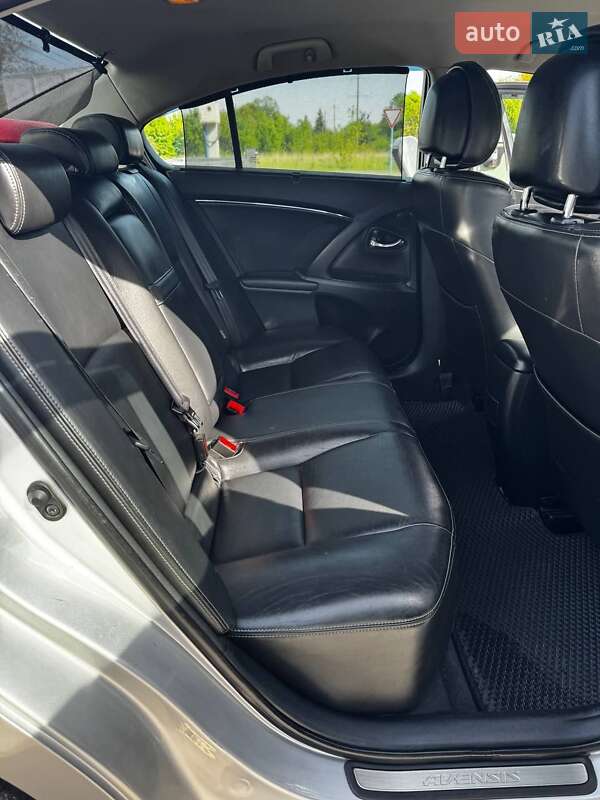 Седан Toyota Avensis 2009 в Стрые