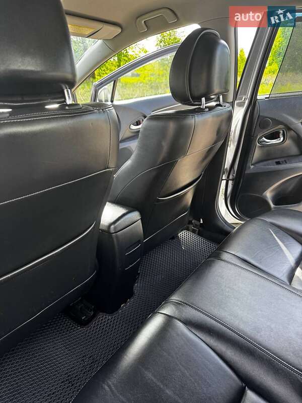 Седан Toyota Avensis 2009 в Стрые