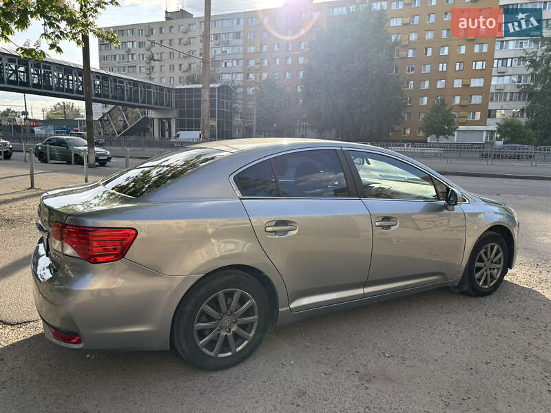 Седан Toyota Avensis 2012 в Днепре