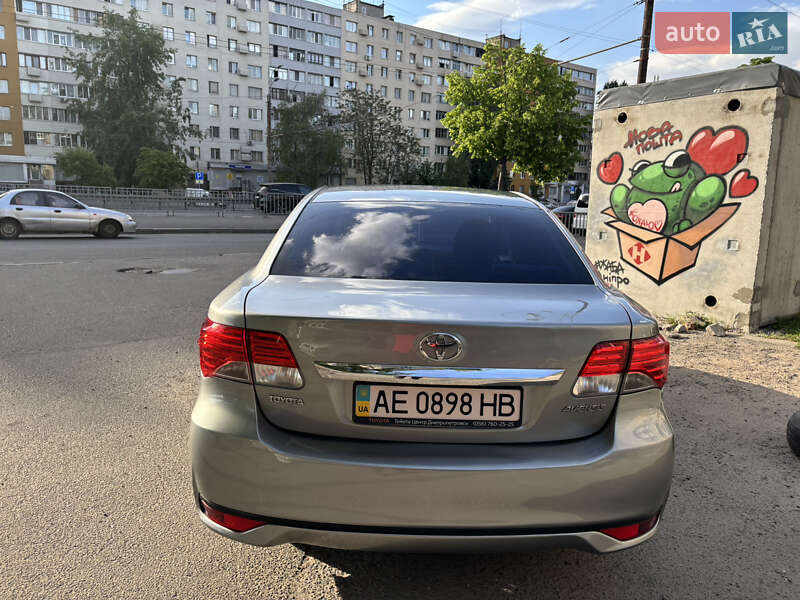 Седан Toyota Avensis 2012 в Днепре