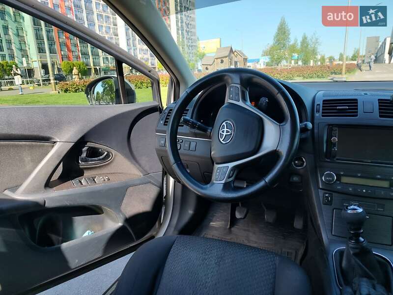 Седан Toyota Avensis 2009 в Києві