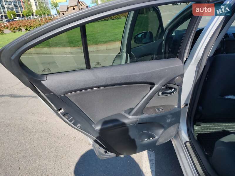 Седан Toyota Avensis 2009 в Києві