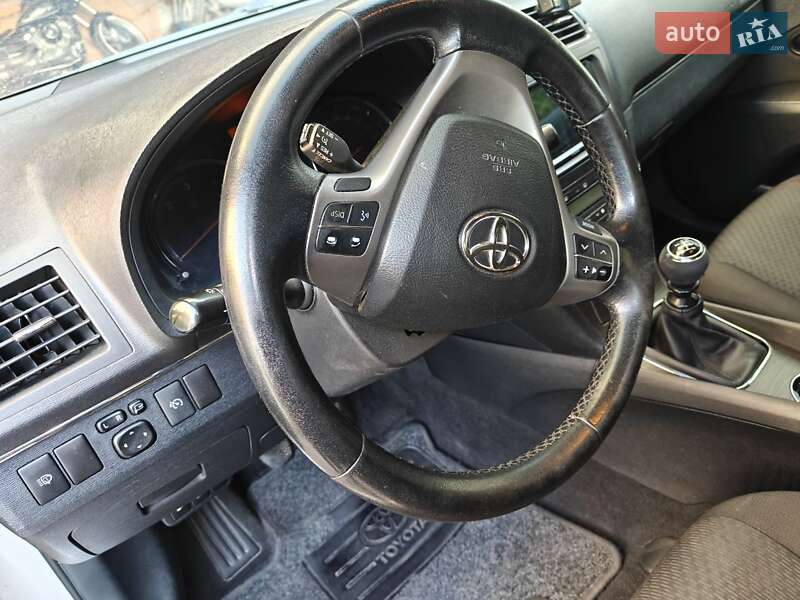 Седан Toyota Avensis 2009 в Києві