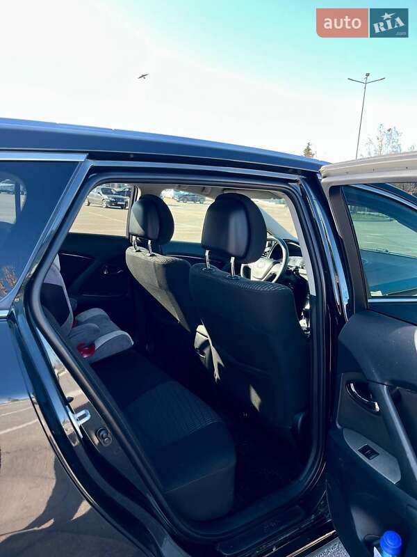 Универсал Toyota Avensis 2011 в Житомире