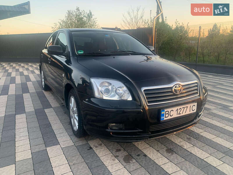 Лифтбек Toyota Avensis 2003 в Львове