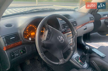 Ліфтбек Toyota Avensis 2003 в 