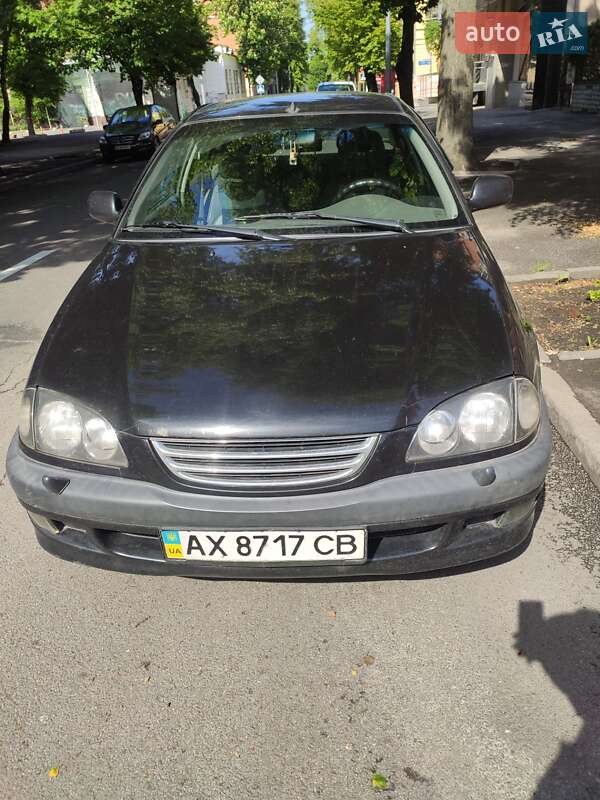 Седан Toyota Avensis 1998 в 