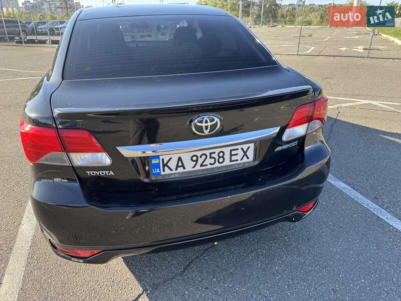 Седан Toyota Avensis 2013 в Киеве
