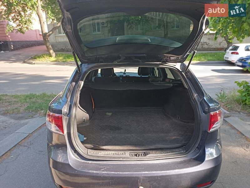 Универсал Toyota Avensis 2010 в Александрие