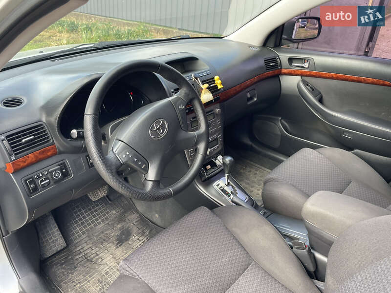 Седан Toyota Avensis 2006 в Кропивницком