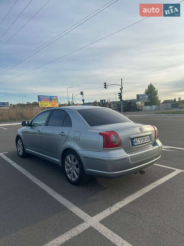 Седан Toyota Avensis 2008 в Луцке