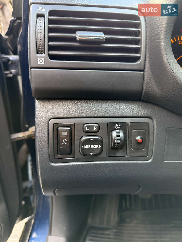 Универсал Toyota Avensis 2004 в Киеве