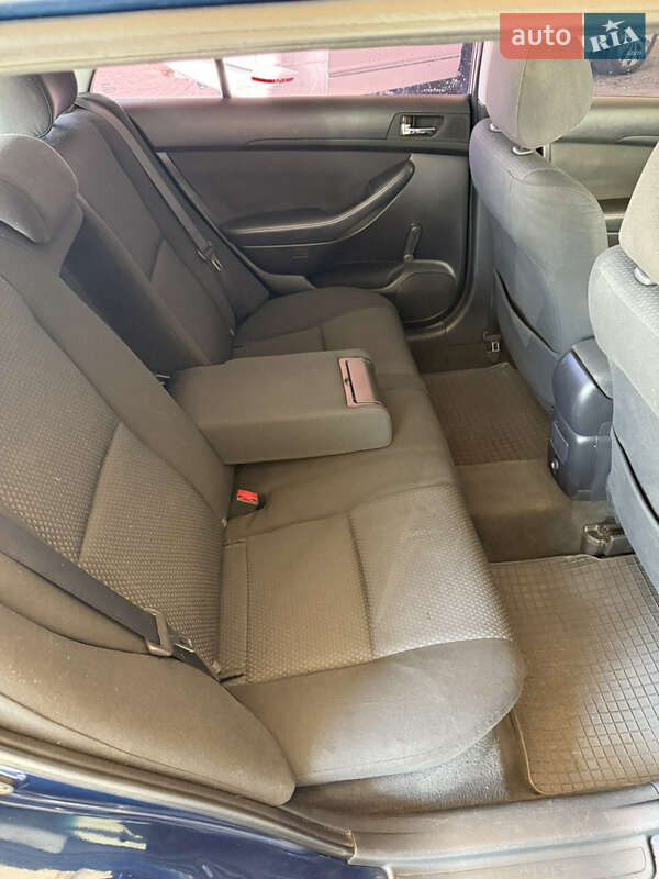 Универсал Toyota Avensis 2004 в Киеве