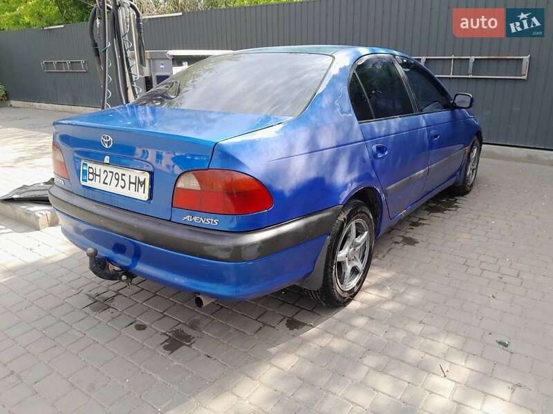 Седан Toyota Avensis 1998 в Ізмаїлі
