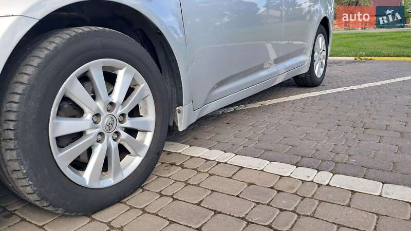 Універсал Toyota Avensis 2009 в Коростені