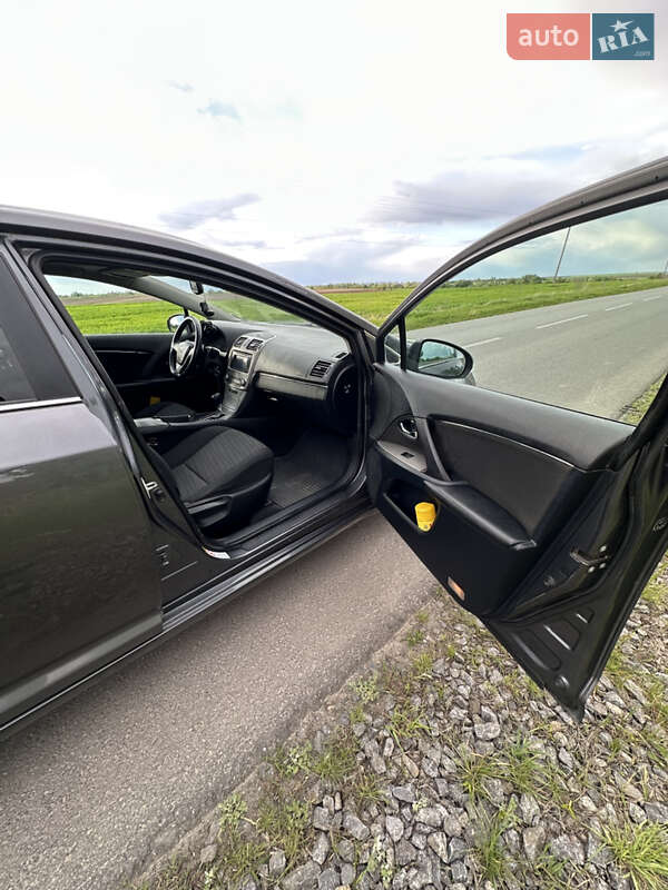 Універсал Toyota Avensis 2011 в Старокостянтинові
