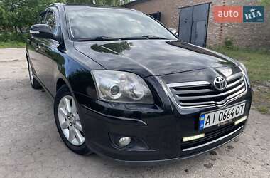 Седан Toyota Avensis 2008 в Хороле