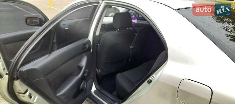 Седан Toyota Avensis 2004 в Броварах