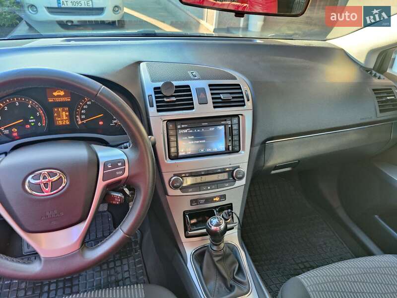 Седан Toyota Avensis 2011 в Івано-Франківську